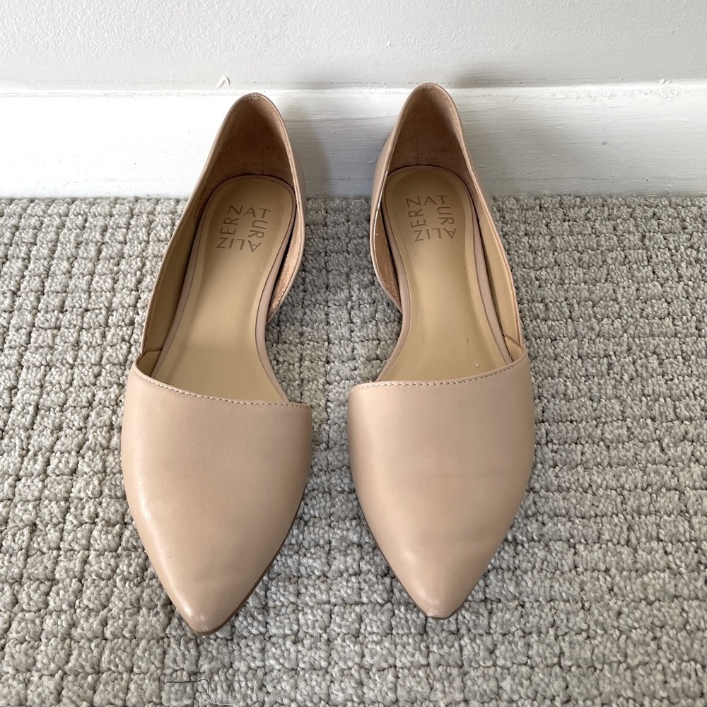Naturalizer Neutral Flats Size 8M (also fits 8.5)